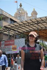 Ekta Kapoor visits Siddhivinayak to seek belssings for her new show in Dadar on 30th May 2011.JPG